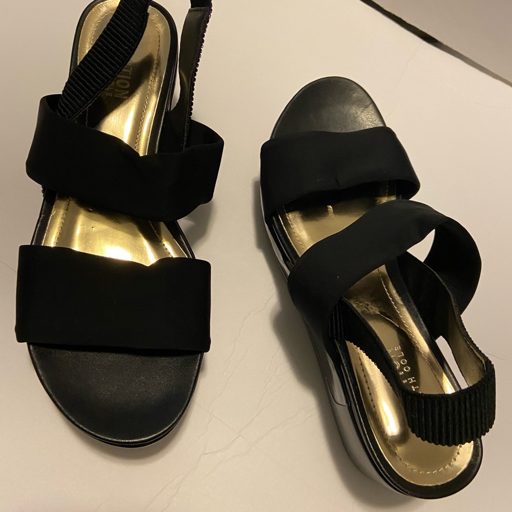 Sandle.